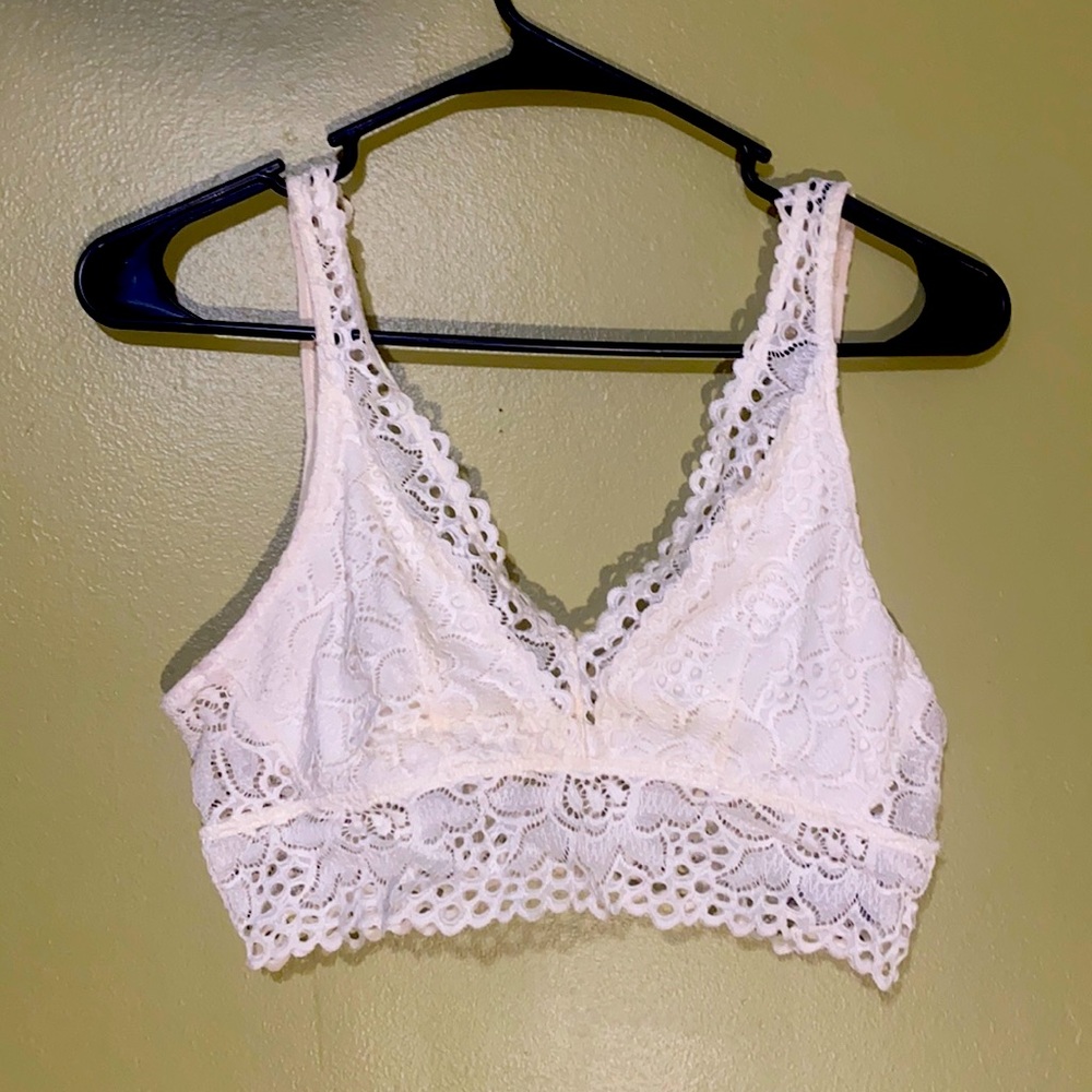 Women’s Lace Bralette. Size medium.